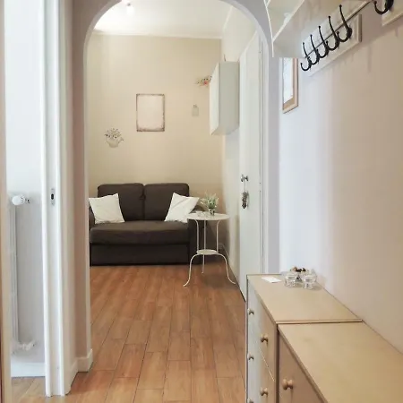 Giulia's In Vatican Apartment *