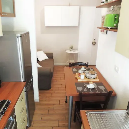 Giulia's In Vatican Apartment *